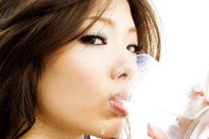 Японцы придумали метод похудения с помощью стакана воды