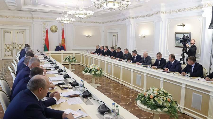 Лукашенко поручил выработать стратегию по минимизации эффекта санкций Запада