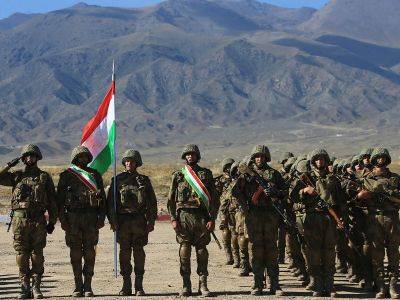 В Таджикистане мобилизуют 20 тыс. военных из-за наступления талибов