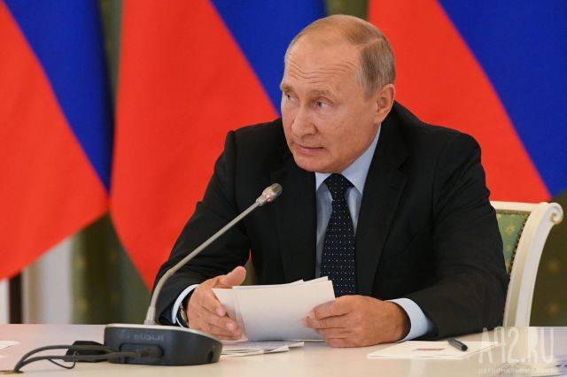 Владимир Путин освершил визит в Кемеровское президентское кадетское училище