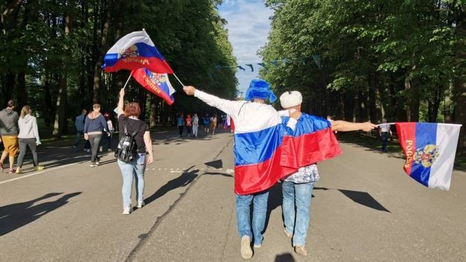 Во время ЕВРО-2020 туристы потратили в Петербурге более 1,5 млрд рублей