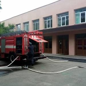 В Киеве произошел пожар в школе. Фото