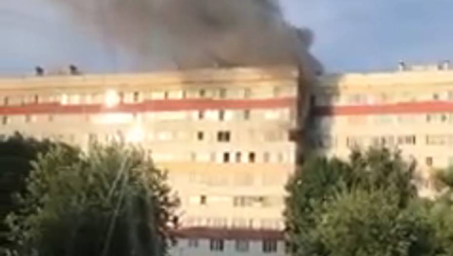 Петербуржец сорвался с пятого этажа во время пожара в квартире