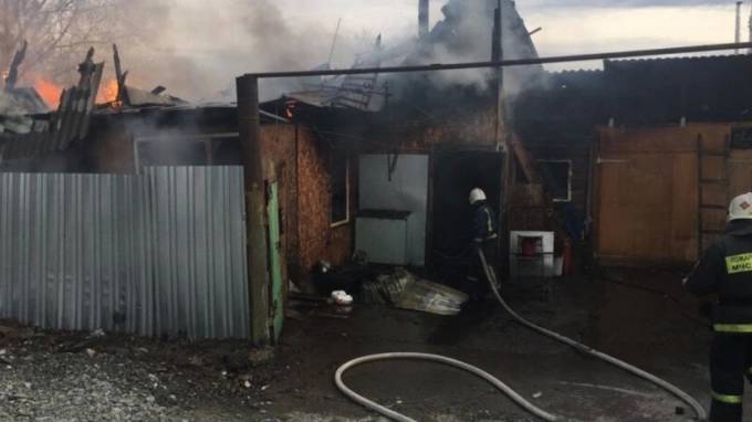Число погибших при пожаре в Смоленской области выросло до шести, среди них пятеро детей