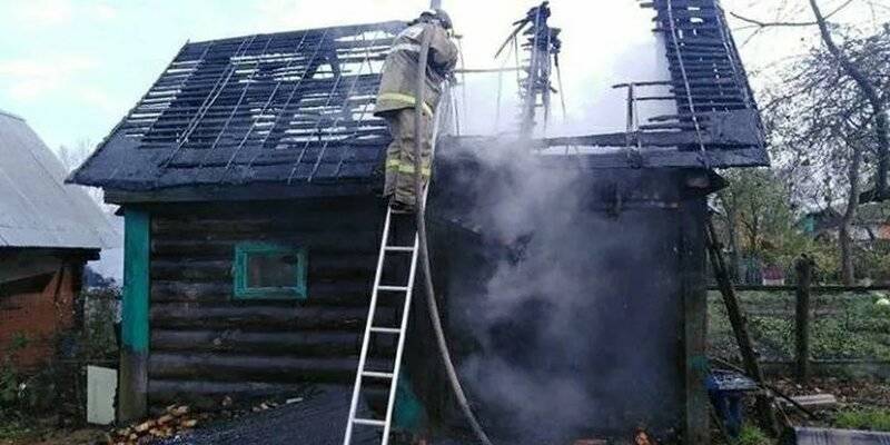 Пять детей и женщина погибли при пожаре в частном доме под Смоленском