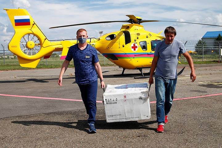 В пострадавший от подтоплений Сочи на вертолёте доставили партию вакцины от COVID-19