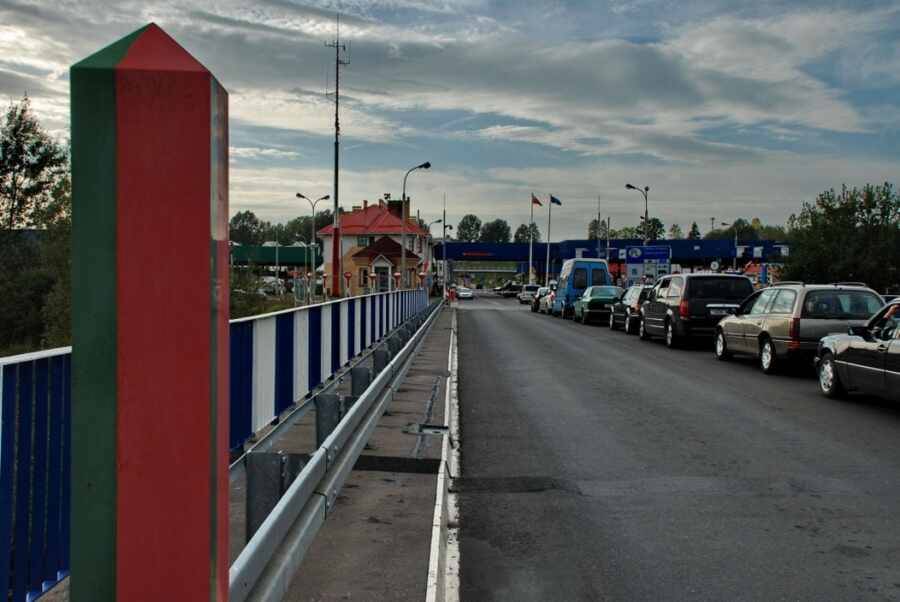 На границе с Белоруссией польские пограничники задержали нелегалов