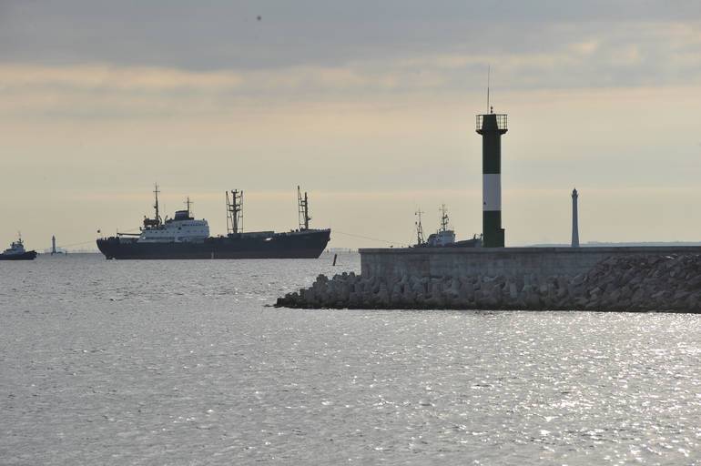 Переезд петербургского морского порта обсудили с замглавы Минтранса