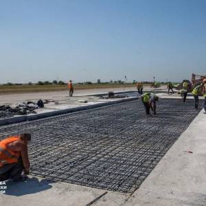 СБУ разоблачила миллионные махинации при ремонте взлетно-посадочной полосы аэропорта «Запорожье». Фото