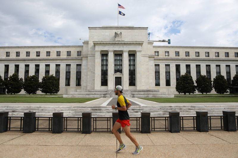 Главные новости: вакансии, протоколы ФРС и ограничение листинга Китаем