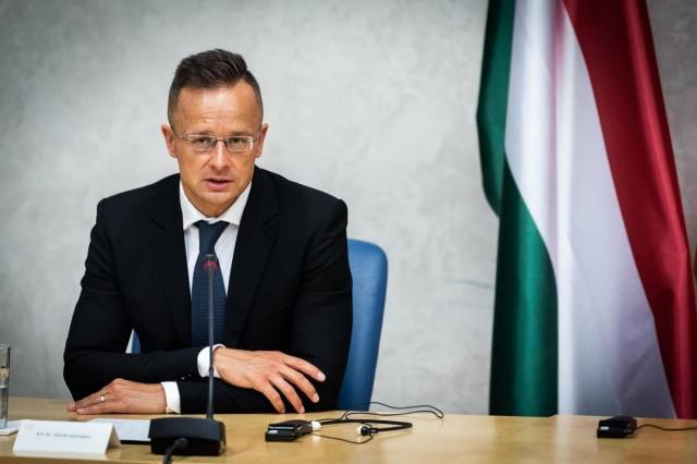 Венгрия готова оказывать поддержку Украине, но требует уважения к меньшинствам, — Сийярто