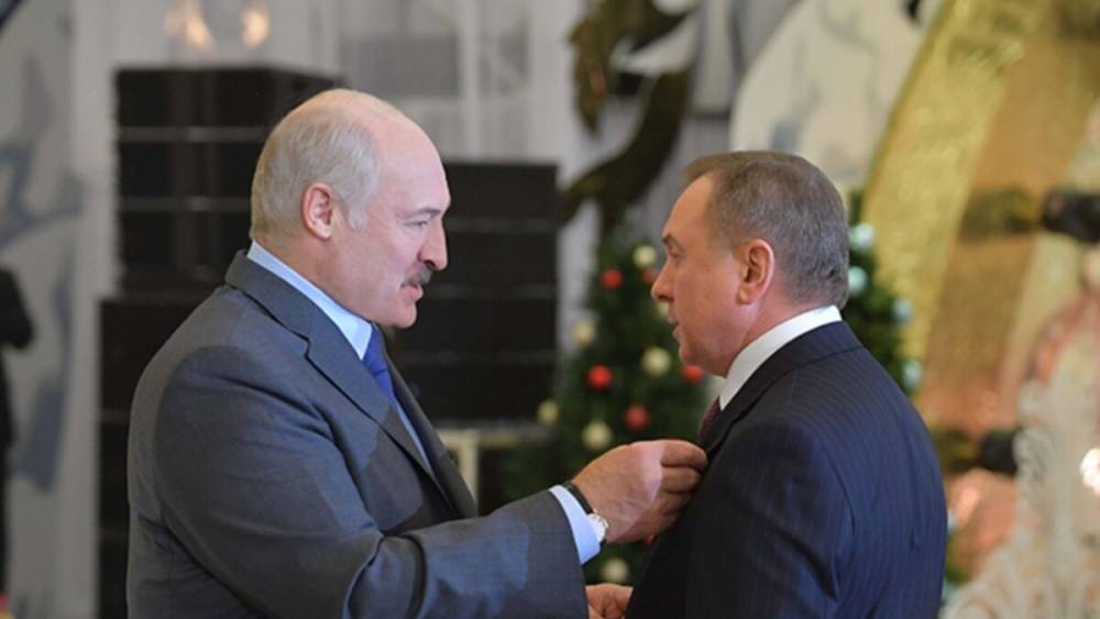 Многовекторный Лукашенко окружил себя опасной прозападной элитой –...
