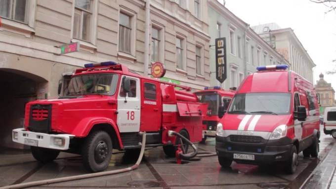 Пожар в квартире на Малоохтинском проспекте удалось потушить