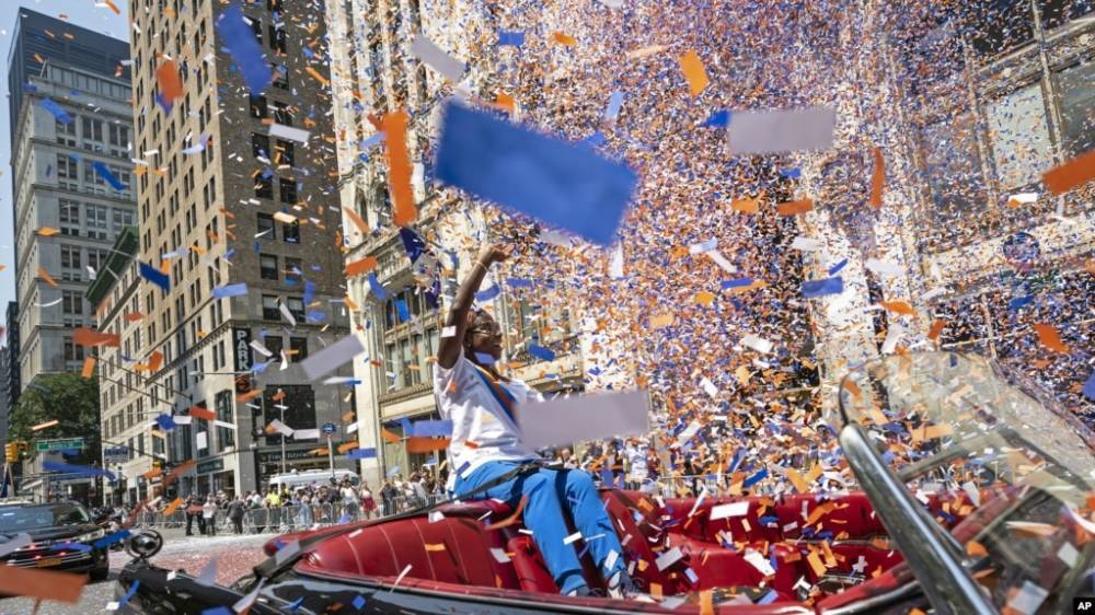 В Нью-Йорке прошел парад в честь борцов с пандемией