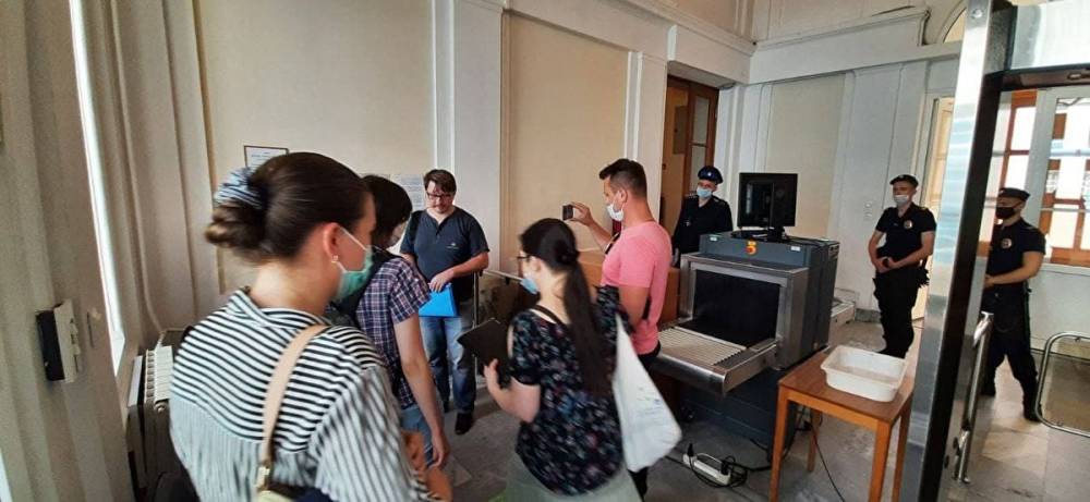 Петербуржцы передали Беглову обращение с сотней «живых подписей» о сохранении дом Басевича
