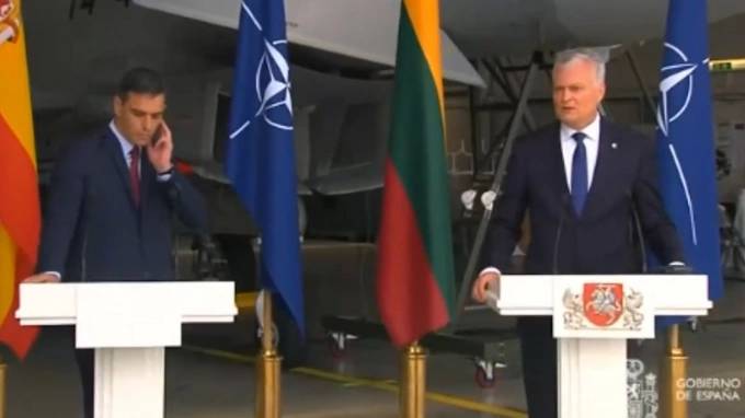 Конференцию премьера Испании на базе НАТО в Литве прервали из-за сигнала о тревоге