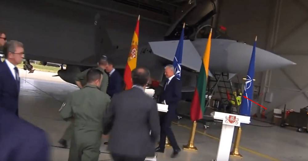В Литве прервали пресс-конференцию президента для перехвата российских самолетов (видео)