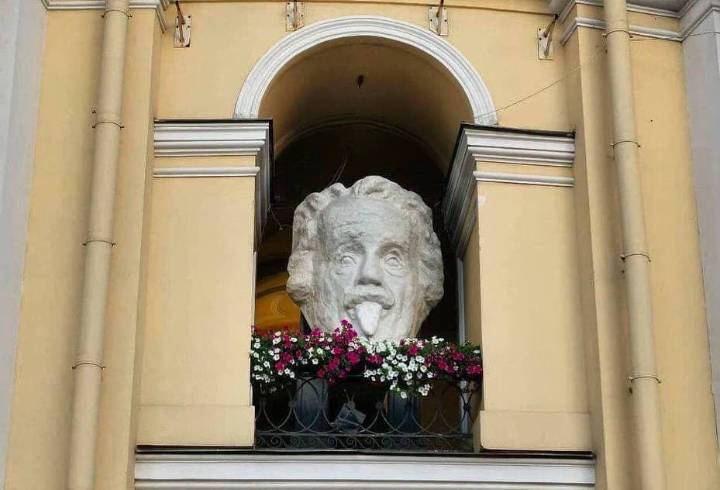 Причудливая скульптура появилась в самом центре Петербурга