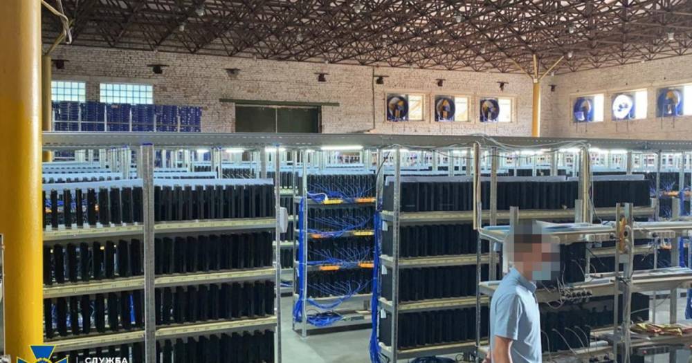 СБУ отчиталась о ликвидации крупнейшей подпольной криптофермы в Украине: едва не лишила света часть Винницы (ФОТО)