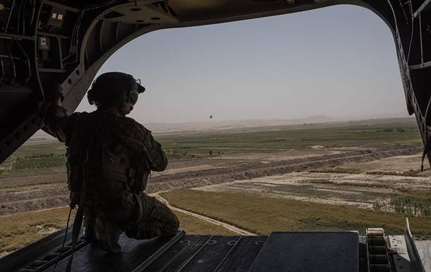 США и Британия вывели большинство своих военных из Афганистана
