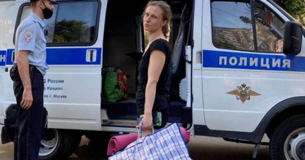 Участницу Pussy Riot Марию Алехину задержали в Москве сразу после ее выхода из спецприемника (видео)