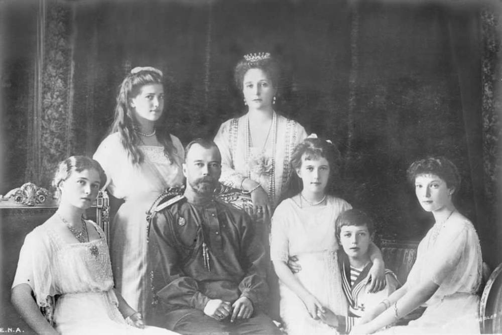 Фото эксгумации останков семьи последнего императора России появились в Сети