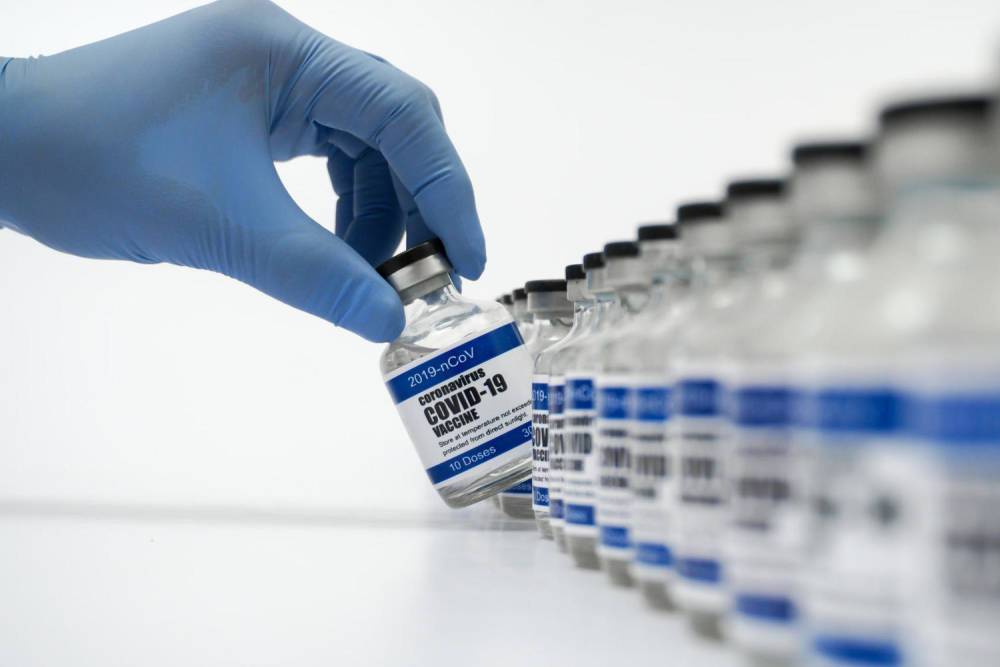 Pfizer запросит одобрение новой вакцины от коронавируса