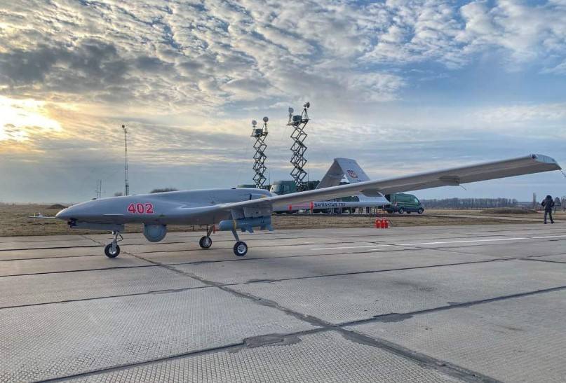 БПЛА Bayraktar TB2 ВВС Украины летает над Чёрным морем вблизи Крыма