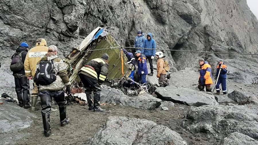 Спасатели добрались до места столкновения Ан-26 со скалой