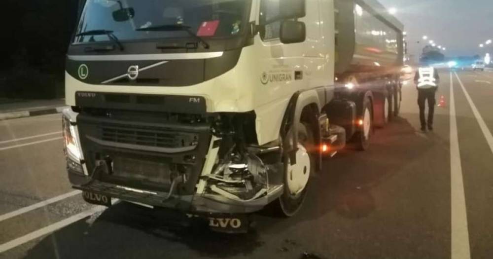 На трассе Киев-Ковель мопед попал под грузовик, погибли двое людей