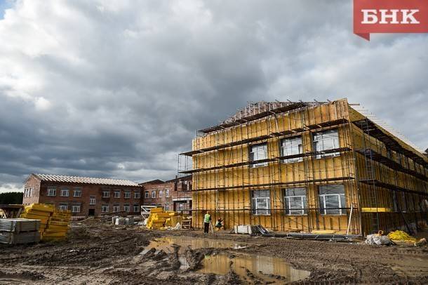 Срок завершения строительства школы в усть-куломском селе Помоздино перенесен