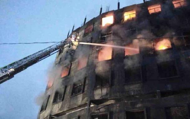 Число жертв пожара в Бангладеш превысило 50 человек