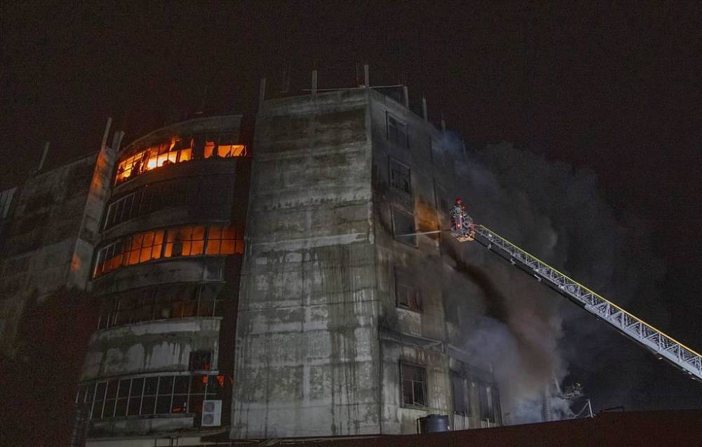 СМИ: при пожаре на заводе в Бангладеш погибли 53 человека