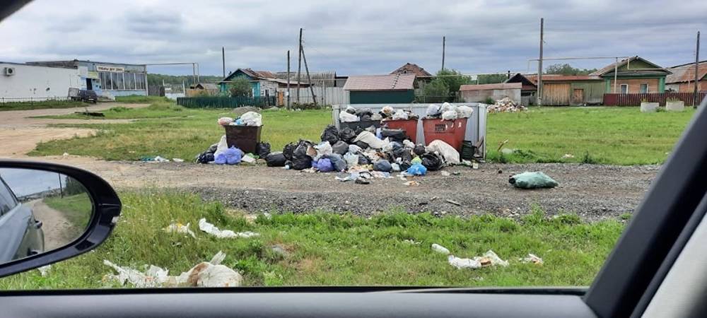 «Тонем в мусоре». Жители поселка в Челябинской области пожаловались на невывоз отходов