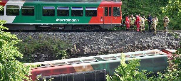 В Австрии в реку упал вагон поезда с детьми, есть пострадавшие