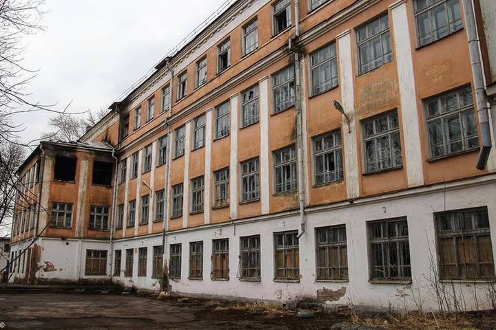 Доступ в заброшенную школу №5 в Твери закрыли