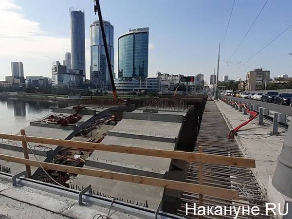 Автомобильный ад: в Екатеринбурге из-за реконструкции 11 раз перекроют Макаровский мост