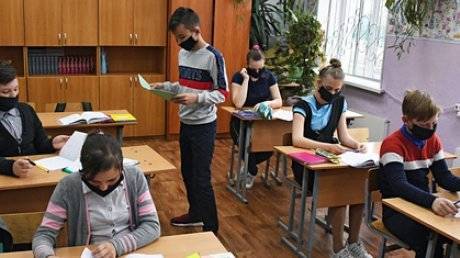 Российских школьников решили обучать обращению с деньгами