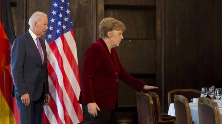 Белый дом рассказал, что обсудят Меркель и Байден