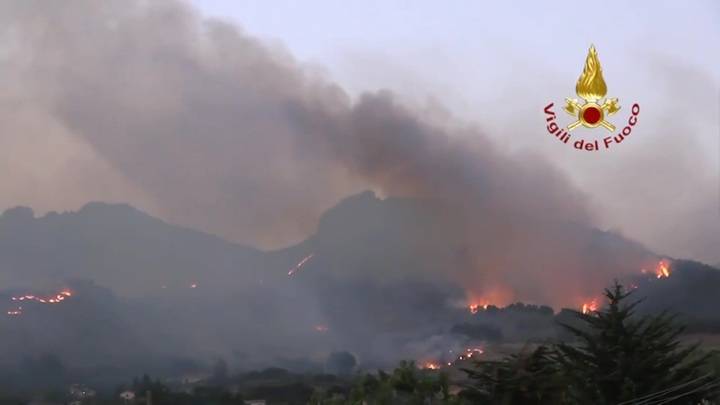 Италия в огне: лесные пожары охватили Сицилию, Катанию и Палермо