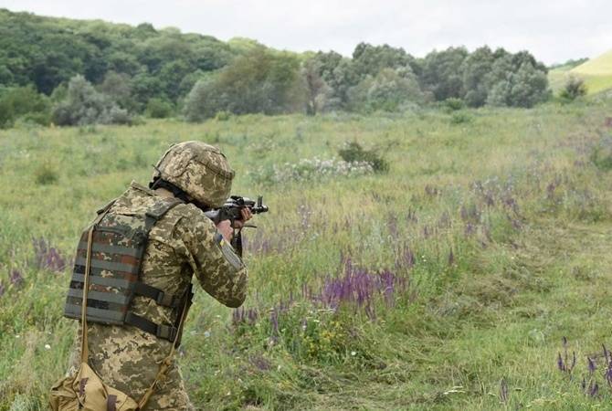 На Донбассе ранен украинский воин: противник применял гранатометы и пулеметы