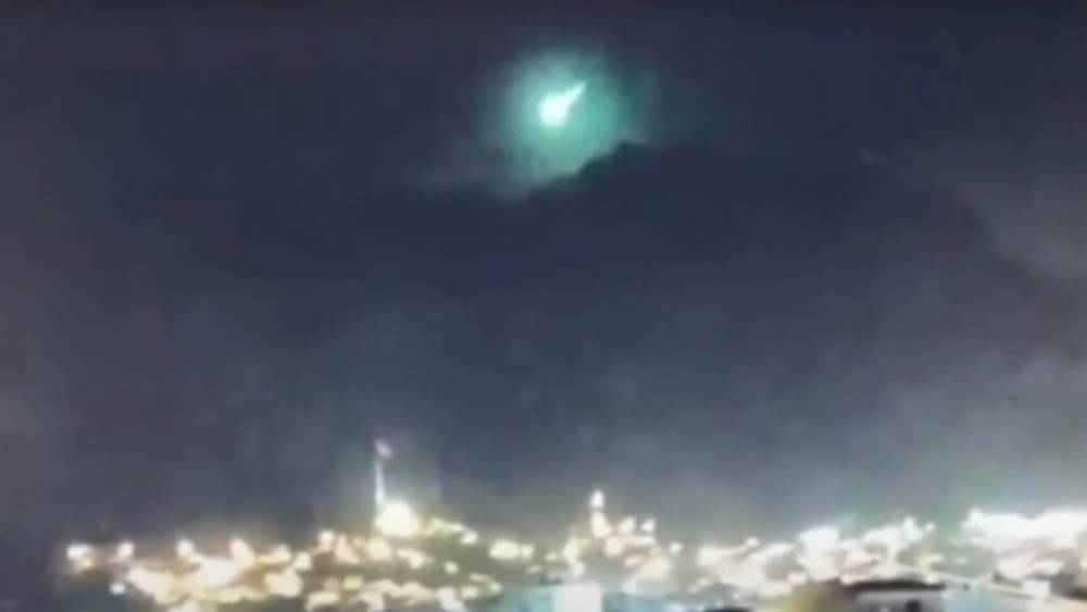 На пылающую от пожара Турцию упал метеорит (+видео)