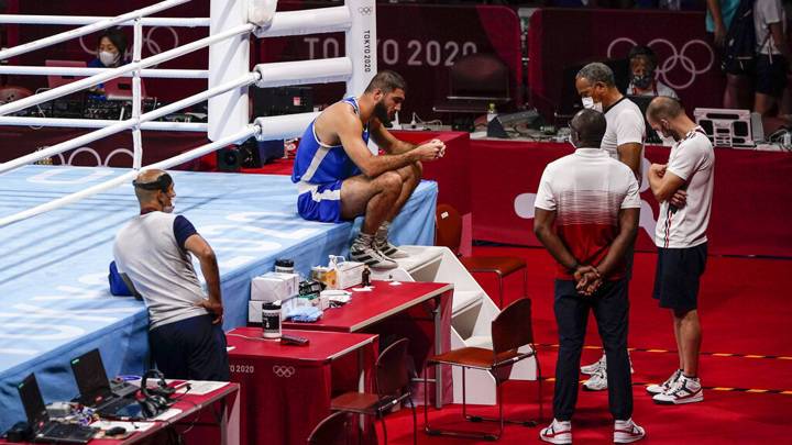 Боксер Алиев устроил забастовку на Олимпиаде из-за дисквалификации