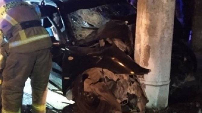 В Симферополе машина врезалась в столб – погибли два человека