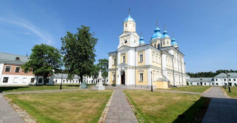 Путин посетил Коневский монастырь, расположенный на острове в Ладожском озере