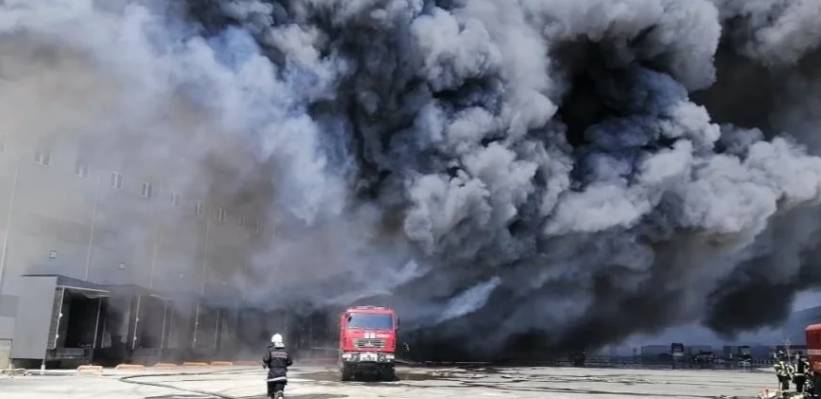 В Одесской области горят склады: огнем охвачено 10000 квадратных метров