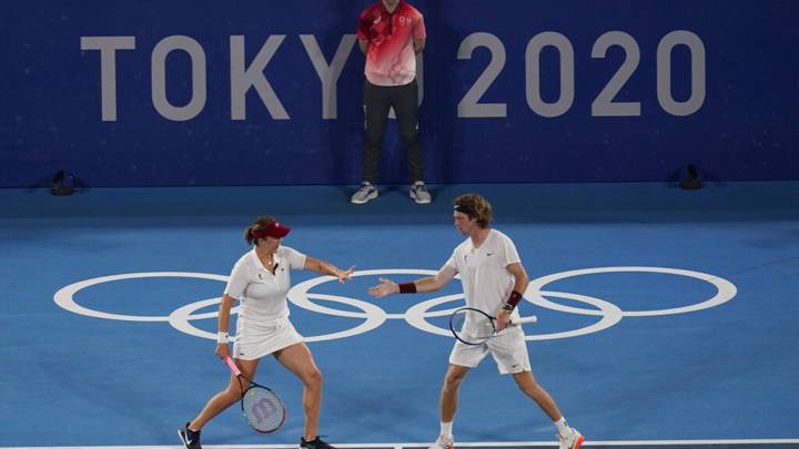 Теннисисты Павлюченкова и Рублев – олимпийские чемпионы в миксте
