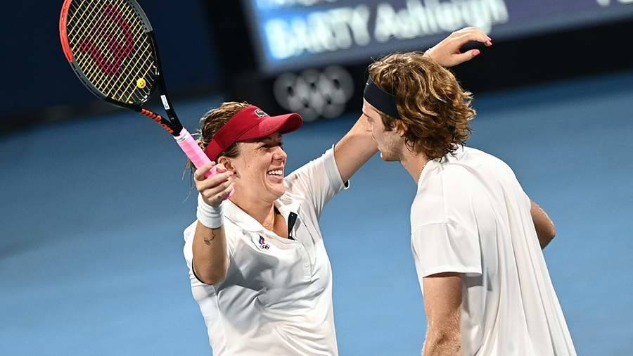 Теннисисты Павлюченкова и Рублев завоевали золото на Олимпиаде