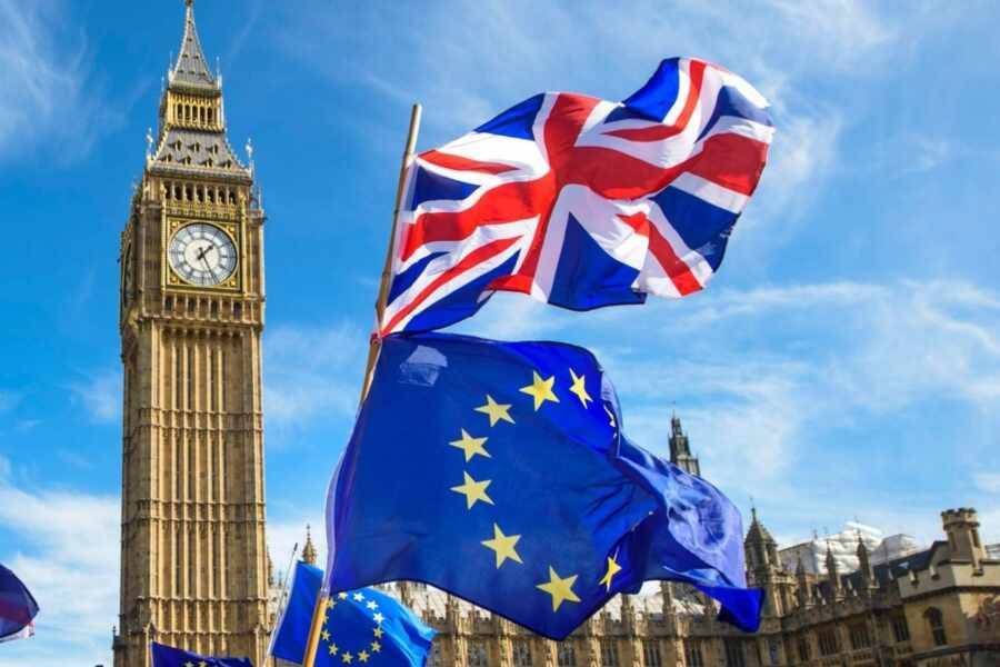 Соглашение по Brexit трещит по швам: гражданам ЕС грозит депортация из Великобритании