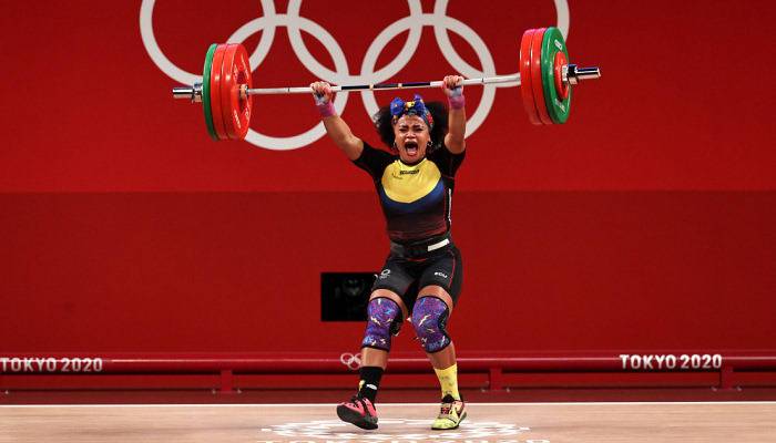 Баррера выиграла золото Олимпиады в тяжелой атлетике в весе до 76 кг
